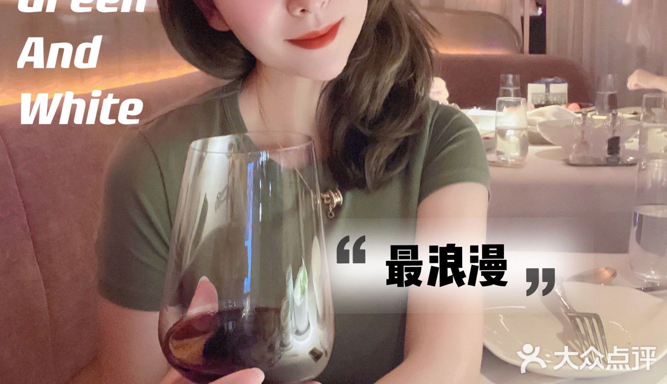 闺蜜团｜在牛排家约会吃饭可太浪漫了！[加油]