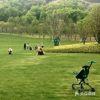 南京园博园试莒业了，地处江宁区汤山街道湖山路