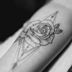 -Black Tattoo Studio