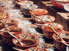 -老牌坊云南鱼豆花火锅(爱建店)