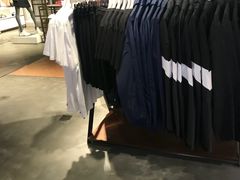 -阿迪达斯(百联徐汇商业广场运动旗舰店)