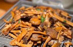 Pan-Fried Three Mushrooms