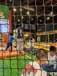 -蹦蹦跳跳(新奥购物中心店)