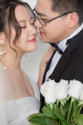 -现代经典婚纱摄影
