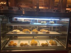 面包甜点陈列柜-丽都DELICATESSEN熟食店