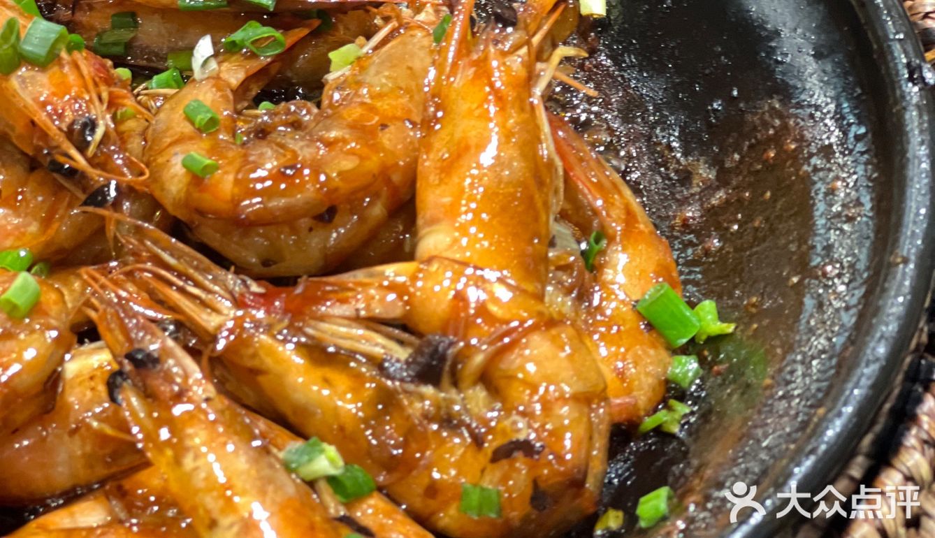  鲜活的海鲜现捞,现捞现焗！超满足！就在旧村‼️