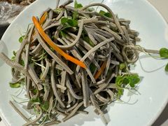 香椿苗拌黑豆腐丝-八珍饺子·烤鸭·家常菜