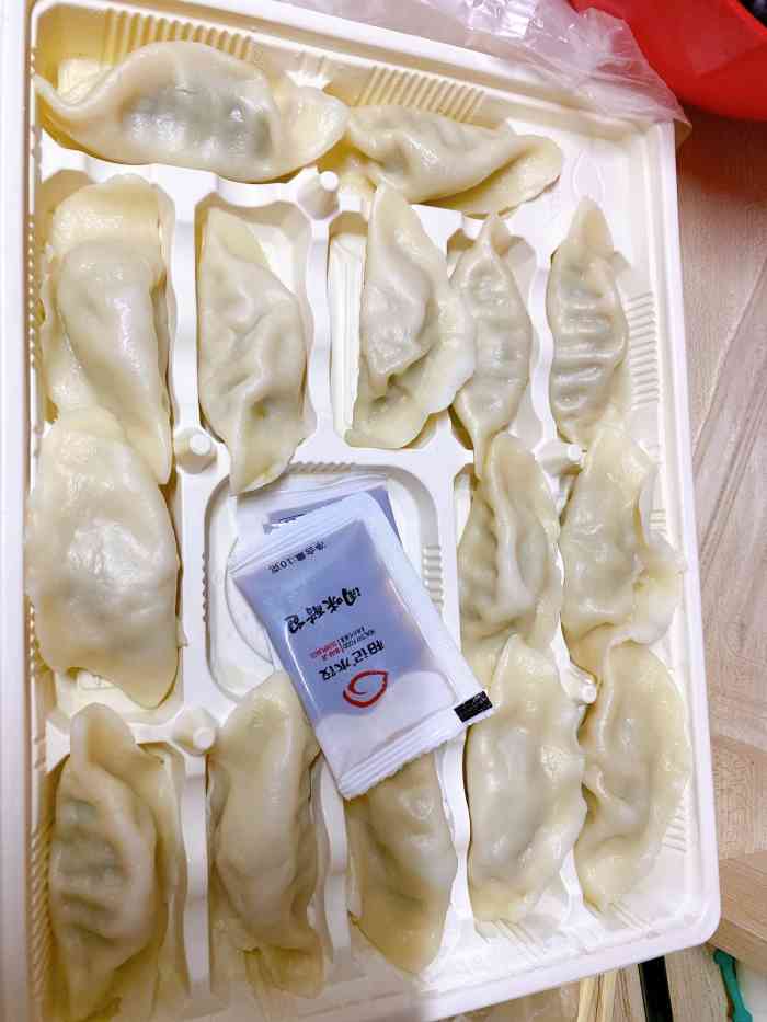 柏记水饺东北连锁,最喜欢他家的酸菜猪肉和牛肉煎饺,别的也都好吃.