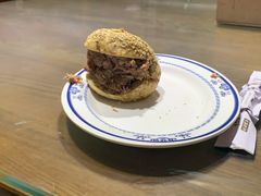 烧饼夹烧牛羊肉-老爆肚满五香烧牛羊肉