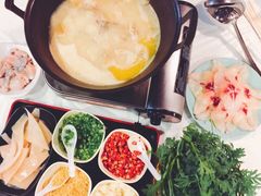 -鲜入围煮花胶鸡海鲜火锅