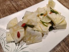 青柠檬拌鲜菠萝-云海肴·汽锅鸡·云南代表菜(浦江欢乐颂店)