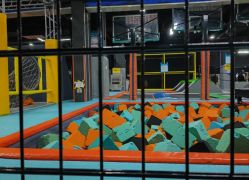 -蹦贝运动中心·蹦床·攀岩·闯关(龙岗店)