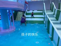 -鲸灵公元游泳中心