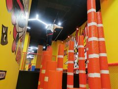-爱蹦iBOON蹦床运动馆(江汉店)