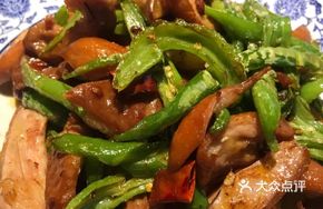 Green Pepper and Tofu Skin Stir-Fry with Pork