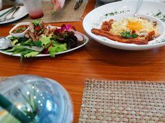 -Chom Cafe and Restaurant