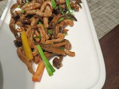 鹿茸菌炒猪颈肉-巧庆楼·茶膳
