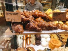 焦糖牛角包-PAPER STONE BAKERY(天环店)