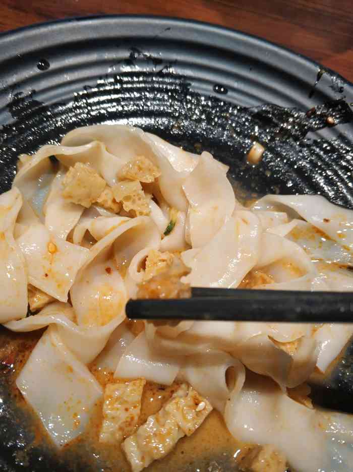 唐沣肉夹馍边边面(天外天美食城)-"中午1点多去的,人已不多了,天热,要