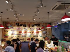 大堂-百品聚旋转火锅(号外店)