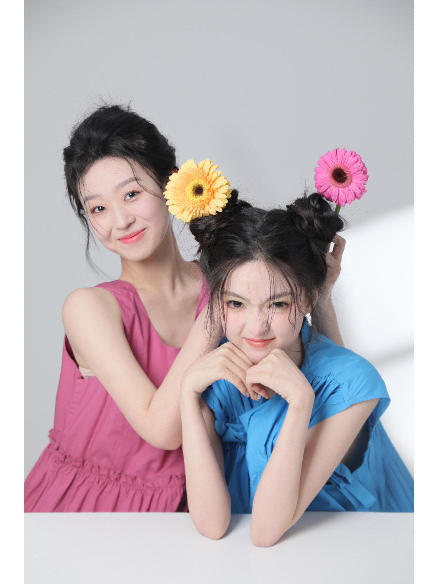 俏皮感互动满满,一起可爱起来吧,室内纯色元气少女闺蜜