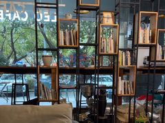 -LEO CAFE