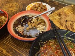 -爆炸头阿姨小四川正宗川味小吃(无任何分店)