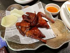 蝴蝶里招牌手撕乳鸽-蝴蝶里·粤菜·点心(滨江龙湖店)
