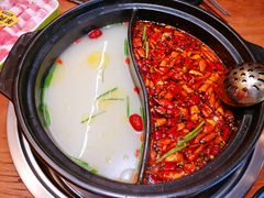 牛油骨汤鸳鸯锅-串门邻居串串火锅(云南南路店)
