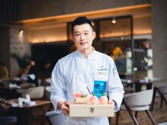 -百灵希尔顿逸林酒店大堂吧