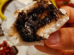 黑芝麻流沙包-火齐潮汕砂锅粥(五道口店)