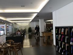 -天津波士信达奔驰4S店(卫津南路店)