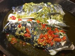 -阿瓦山寨·湘菜现炒·剁椒鱼头王(咸阳总店)