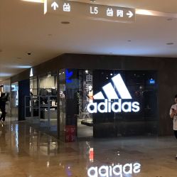 -adidas(德基广场店)
