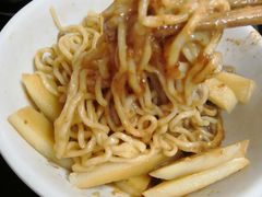 -松树干拌面店