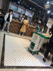 -PE SALON