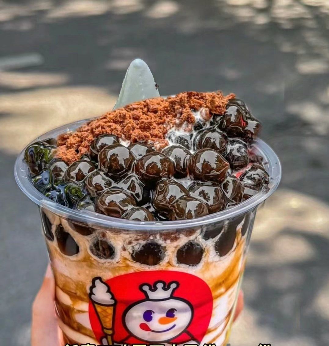 蜜雪冰城巧克力圣代,额外加了一份黑珍珠