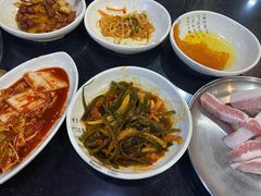 -牛信亭韩国料理·炭火烤肉(紫藤路店)