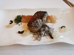 香煎鹅肝配黑橄榄，荔枝酱和吐司-Jean Georges