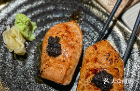 Black Truffle Seared Foie Gras Sushi