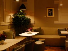 卡座-潮一不贰·法式甜品·生日蛋糕·西式简餐(外滩店)