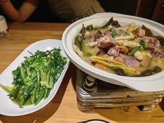 -帅巴人舅母子腊蹄民俗村