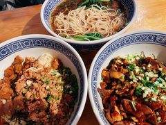 辣肉面-沪西老弄堂面馆(定西路店)