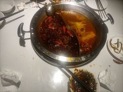 -茅草房·河畔园林火锅