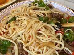 -歹歹的加个面过油肉拌面