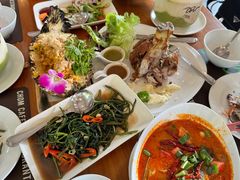 -Chom Cafe and Restaurant