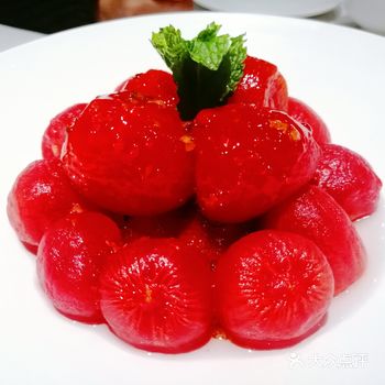 朋友结婚请客，在金茂大厦的五楼，悦泰自助餐厅