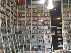 -钟书阁(松江泰晤士小镇店)