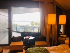 -上海滴水湖皇冠假日酒店