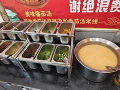 -吕阿婆骨汤麻辣烫(云岗店)